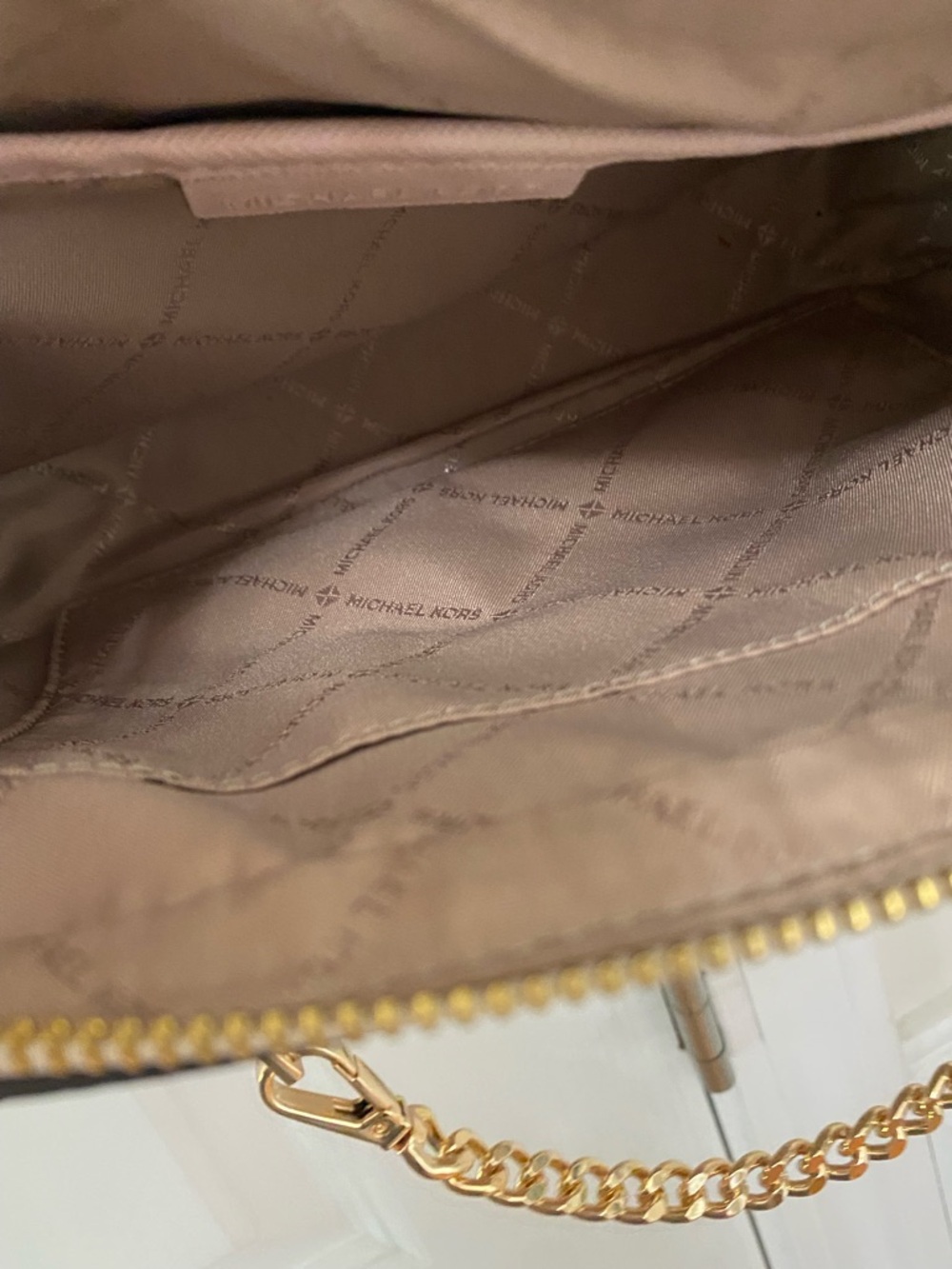 Michael Kors Beige Signature Crossbody with Pale Pink Trim - Picture 5 of 10